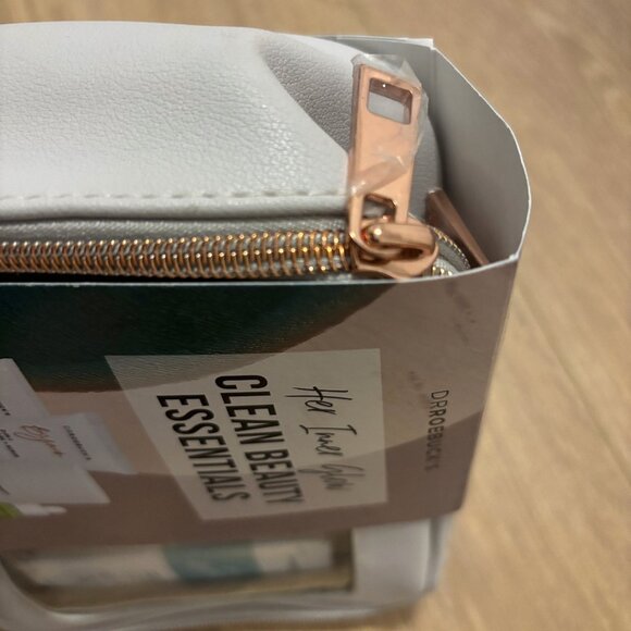 Dr Roebuck's Her Inner Glow (Cleanser, Mask n Scrub, Moisturizer, Facial Oil) - Picture 6 of 8